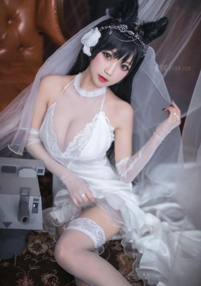 厨房掀起裙子从后面进西班牙_720完整版观看